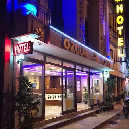 Oezguer Hotel Antália Exterior foto